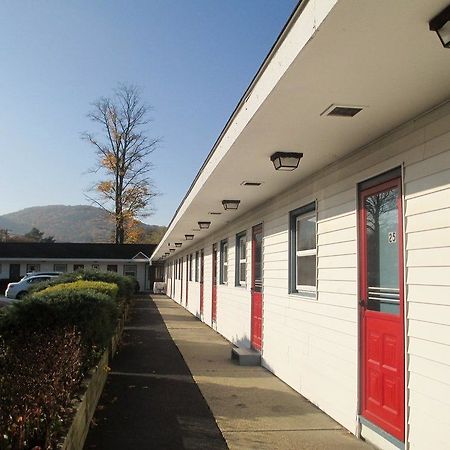Monument Mountain Motel เกรทบาร์ริงตัน ภายนอก รูปภาพ