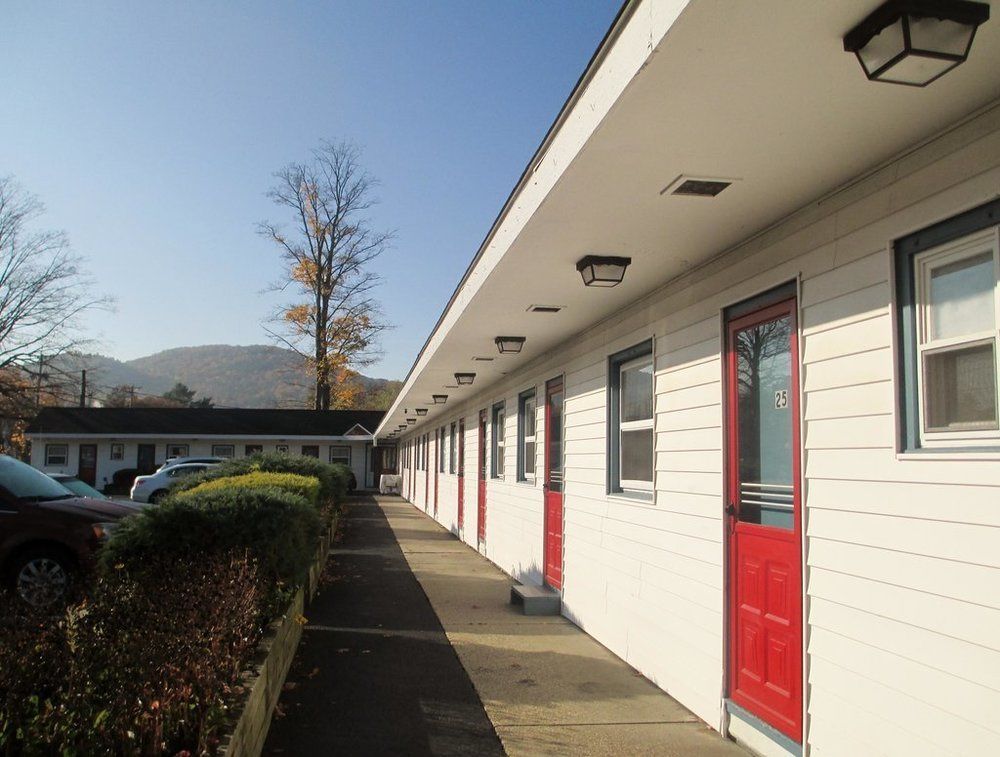 Monument Mountain Motel เกรทบาร์ริงตัน ภายนอก รูปภาพ