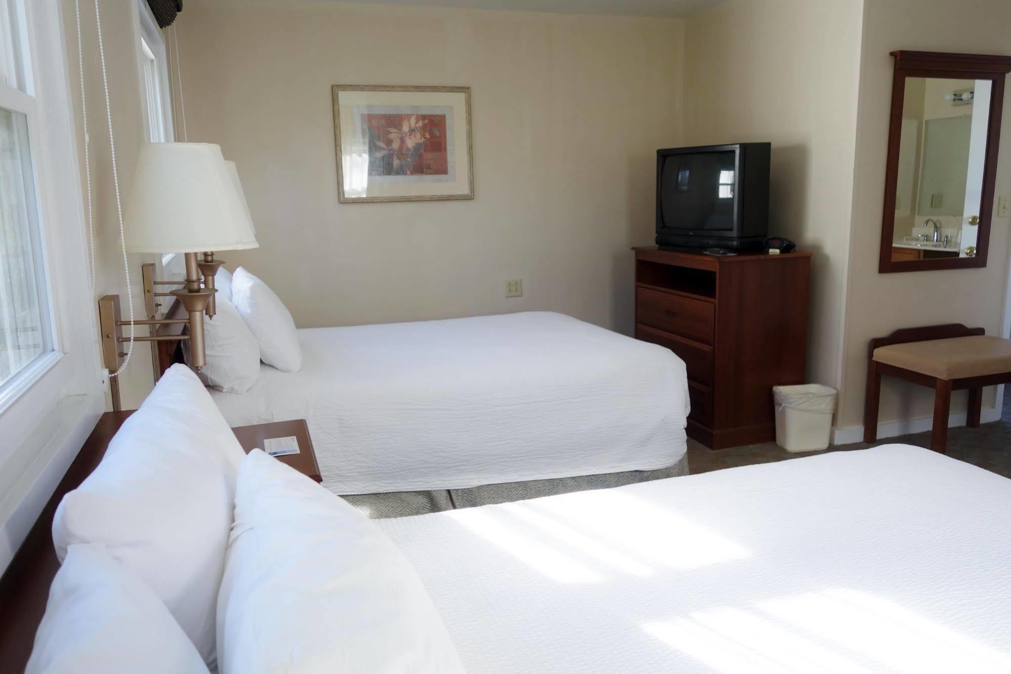 Monument Mountain Motel เกรทบาร์ริงตัน ภายนอก รูปภาพ
